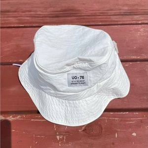 Unisex white Urban Outfitters bucket hat